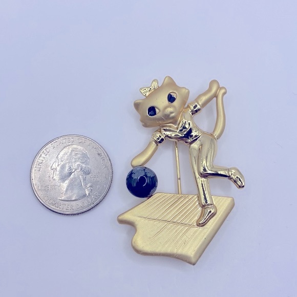Danecraft Signed Vintage Cat Bowling Brooch - Picture 6 of 6